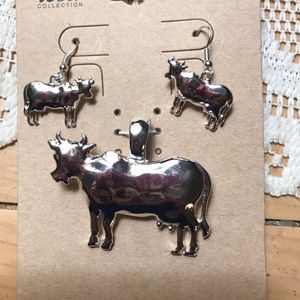 Silver-tone 3 piece cow necklace set